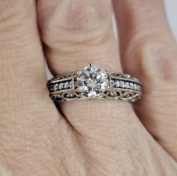 Stunning Designer Zircon Ring Sz 6 ! - Picture 4 of 14